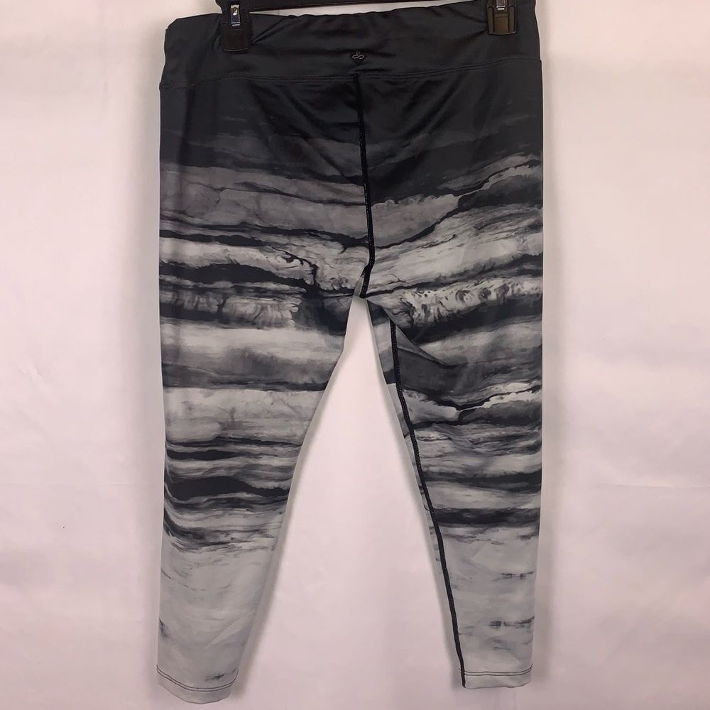 Prana Cropped Printed Gray and Black Leggings